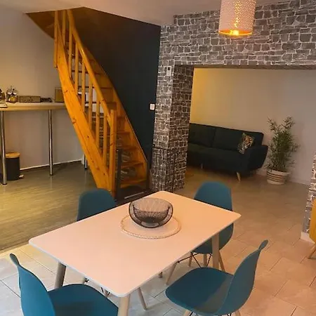 Agreable Maison Avec Parking Gratuit Quarouble Exterior foto
